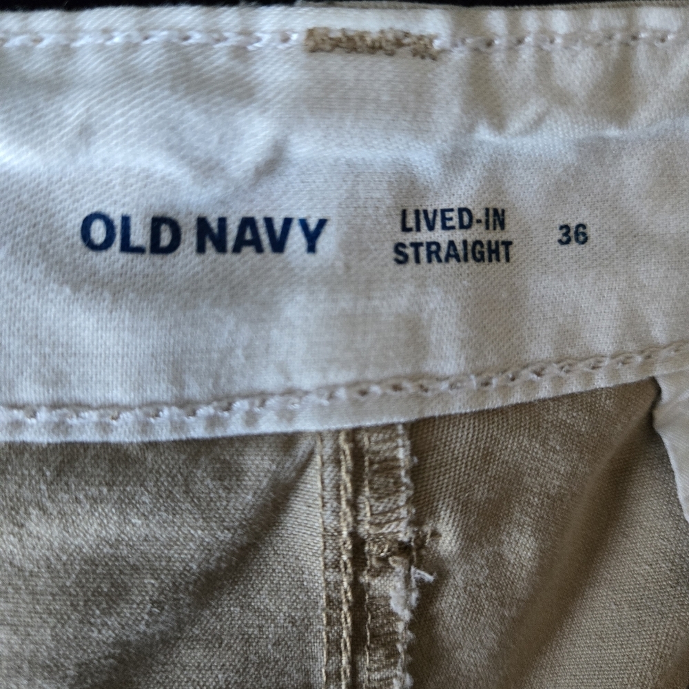 Old Navy Men's Khaki Flat Front Shorts - Picture 3 of 7